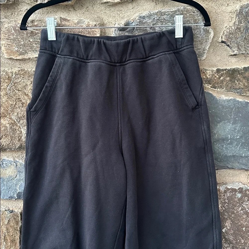 Lululemon Relaxed High-Rise Jogger in Black size 4